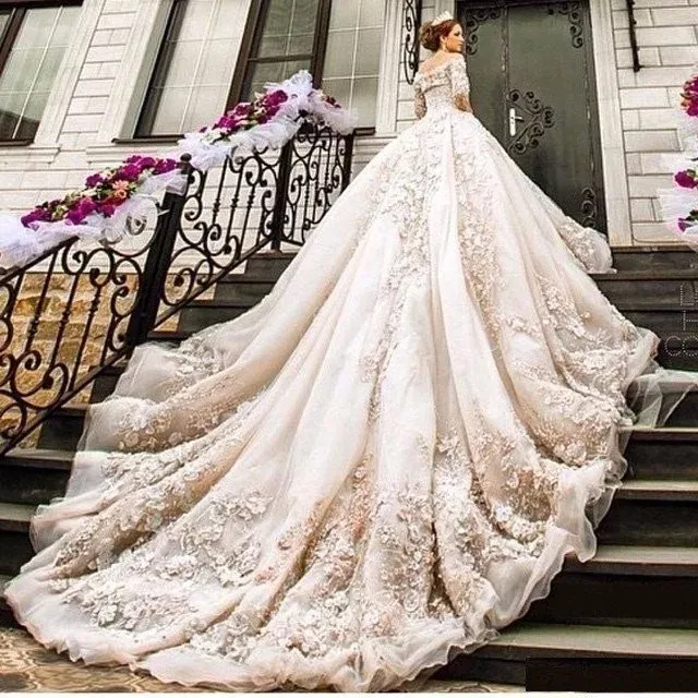 2019 Arabic Luxury Blush Lace Wedding Gowns Applique Cathedral Train Gorgeous Wedding Dresses vestido de noiva Long Sleeve Bridal Dress