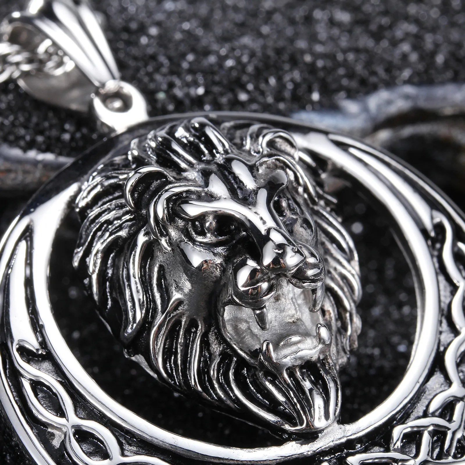 Nova fundição de prata incrível qualidade masculina aço inoxidável 316l cabeça de leão pingente círculo com corrente de corda 4mm 22 ed n202w