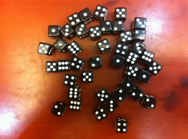Petits coins carrés dés 10mm dés noirs avion modèle conception dés Puzzle Boson Miniature 3D accessoires Souvenir décoration 100 pièces/ensemble # F5