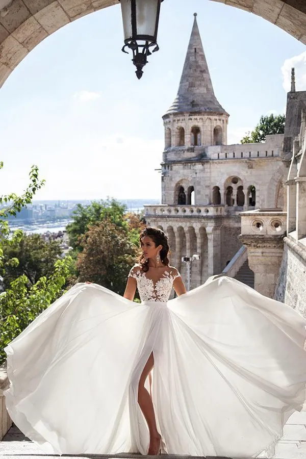 Sexy Nupcial Vestidos De Verão 2019 Ilusão Bodice Praia Vestido De Noiva Cap Manga País Vestidos De Casamento Rendas Apliques De Botões De Volta Dividir