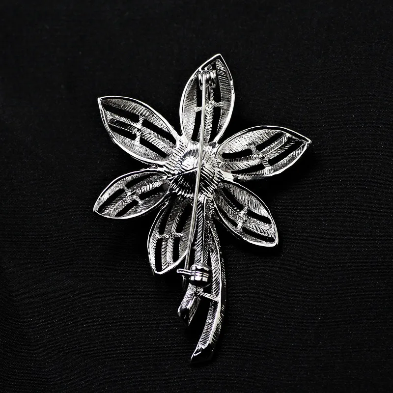 Vintage Flower Pearl Rhinestone Brosch Pin Silver Gold-Plate Alloy Faux Dias Broach För Bridal Bröllop Kostym Party Dress Pin Gift 2016