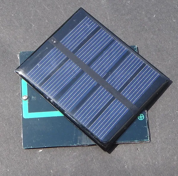 Wysokiej Jakości 0.5W 2.5 V Panel Słoneczny Moduł Komórki Słonecznej DIY Toy Panel Polikrystaliczny Panel Komórki Słonecznej Epoksyd 58 * 70 * 3mm 5 sztuk / partia Darmowa Wysyłka