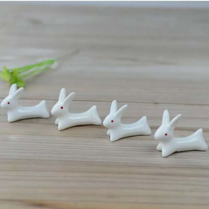 2017 Hot!Wholesale-Japanese Ceramic Ware Rabbit Chopsticks Rest Rack Porcelain Spoon Fork Home Decor New 