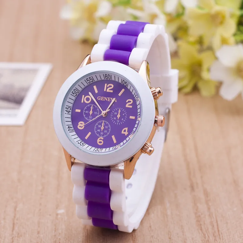 Nyaste mode Genève Silicone Quartz Watch Tre Circles Display White Strap Candy Color Gummi Girls Ladies Women Watches