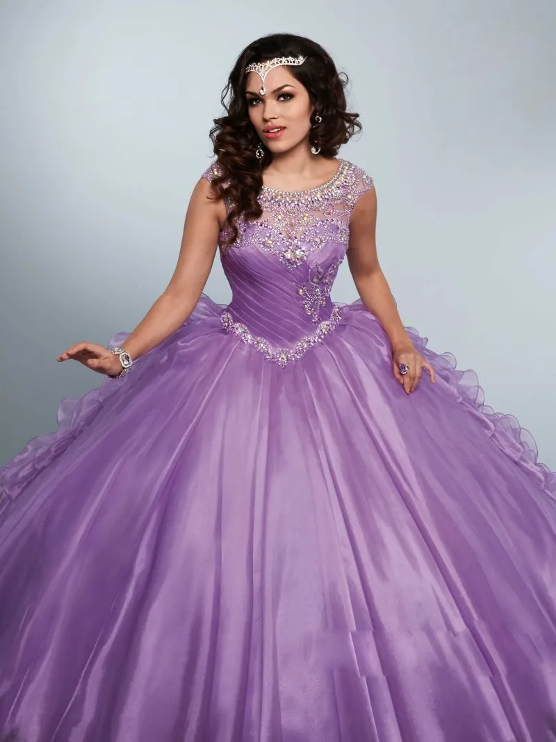 Wielowarstwowe Ruffles Purple Quinceanera Dresses Zroszony Dżetów Klejnot Neck Masquerad Sweet 16 Ball Suknie Kryształ Debiutante Dress