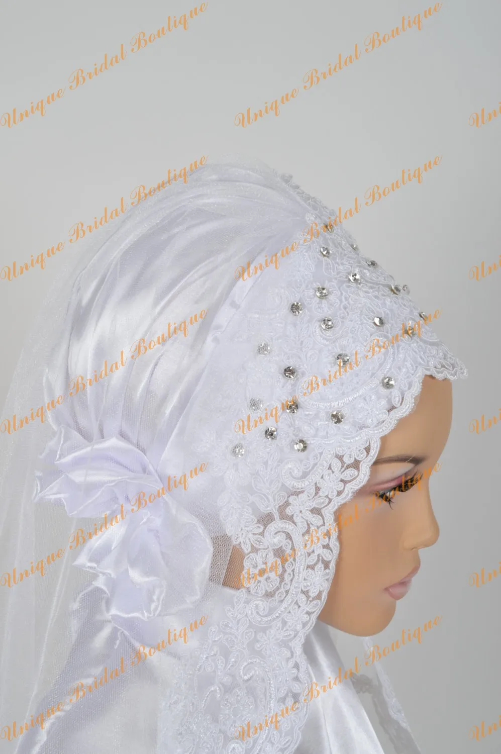 2016 Muslim Wedding Veils with Crystals Rhinestones and Lace Appliques Edge Short Bridal Hijab Custom Made