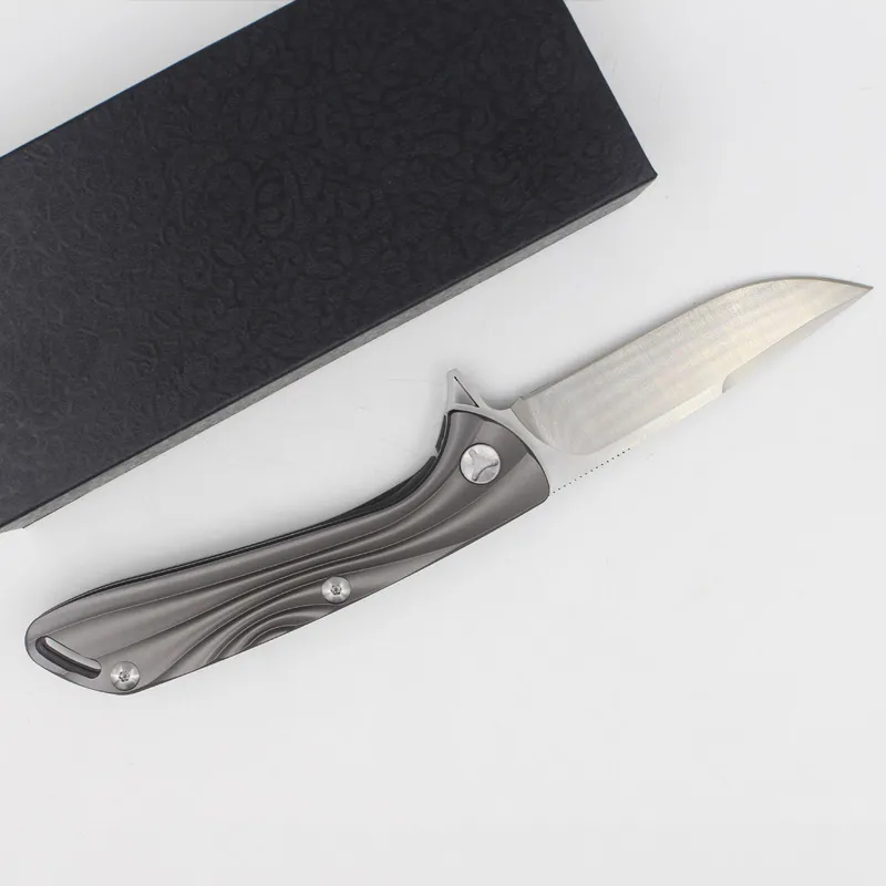 High End New Design D2 Steel Flipper Folding Kniv 60hrc Satin Svart titnas handtag EDC Pocket Kniv Presentsamlingsbara knivar