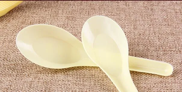 آسيا حساء ملاعق سيمين رامين البلاستيك في الهواء الطلق ملعقة المتاح ملاعق الطعام الغذائية بيع شحن مجاني سريع