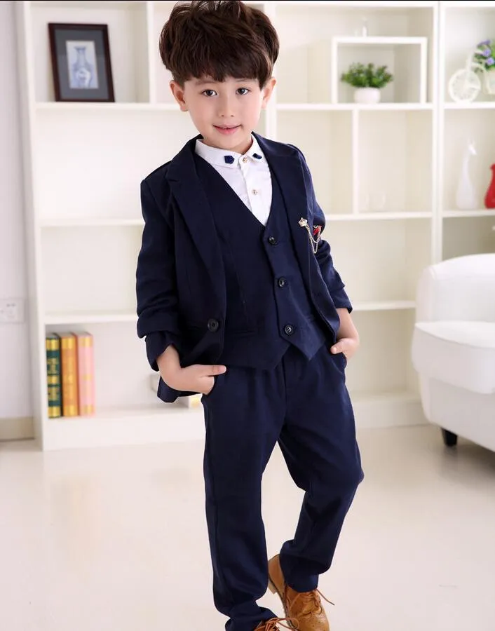 Nowy Jesień Dziecko Chłopiec Formalne Garnitury Dark Grey Kids Garnitur Three-Piece One Button Little Boys Wedding Garnitury kurtka + spodnie + kamizelka