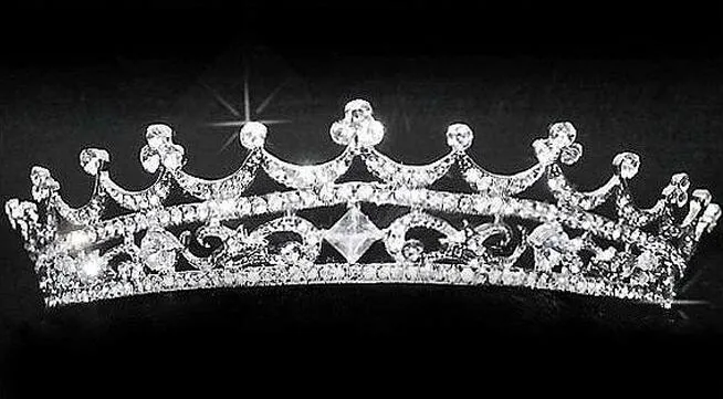 New Arrival Moda Crystal Gorgeous Błyszczące Bridal Tiaras Włosy Akcesoria Ślubne Darmowa Wysyłka Wysokiej jakości Tanie