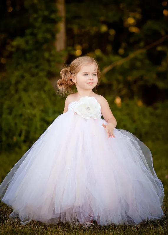 Stock Venta caliente Vestidos de niña de flores Vestidos de tutú Vestido de fiesta Sin tirantes de tul Vestidos de niña de flores Vestidos de desfile para niños pequeños Vestido de niña de flores barato