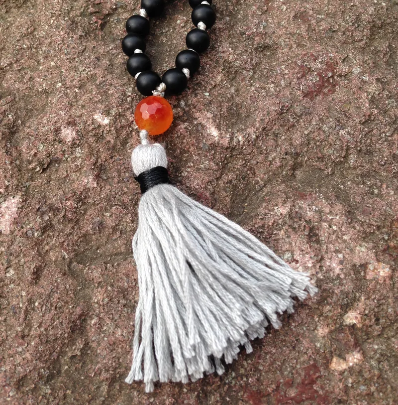 ST0186 108 Collana con perle di mala Collana lunga con nappa Collana con pietre di onice nero opaco annodato Collane con rosario fantasia