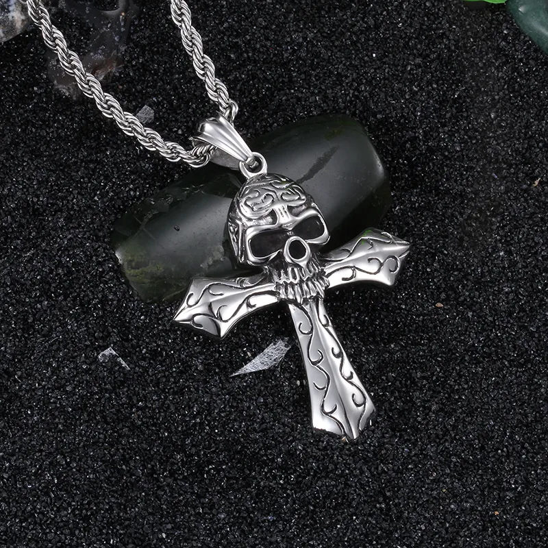 Fajna biżuteria Vintage Mężczyźni 316L Stal nierdzewna Duża rowerzysta Cross Skull Punk Design Naszyjnik Wisiorek 4mm * 22 