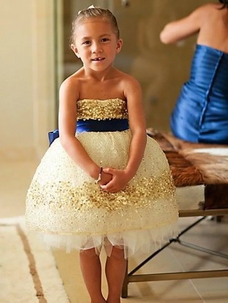 Lovely Baby Short Flower Girl Dresses 2016 Estate senza spalline senza maniche Paillettes Organza Lunghezza al ginocchio Formale Abiti da ballo feste di nozze ragazze