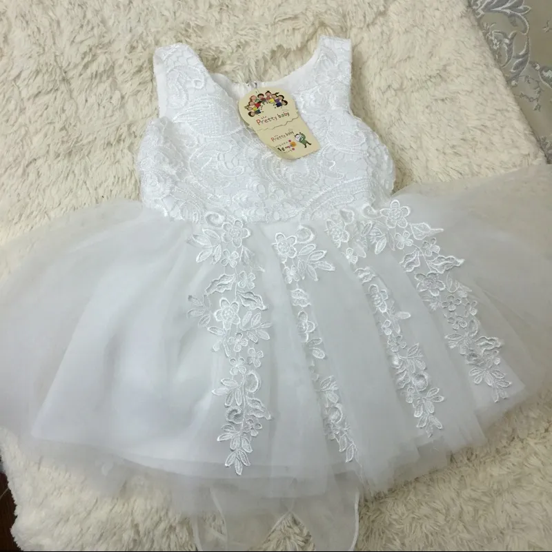 Vita första nattvardsklänningar för flickor 2016 Brand Tulle spets spädbarn Toddler Pageant Flower Girl Dress for Weddings and Birthday8111243