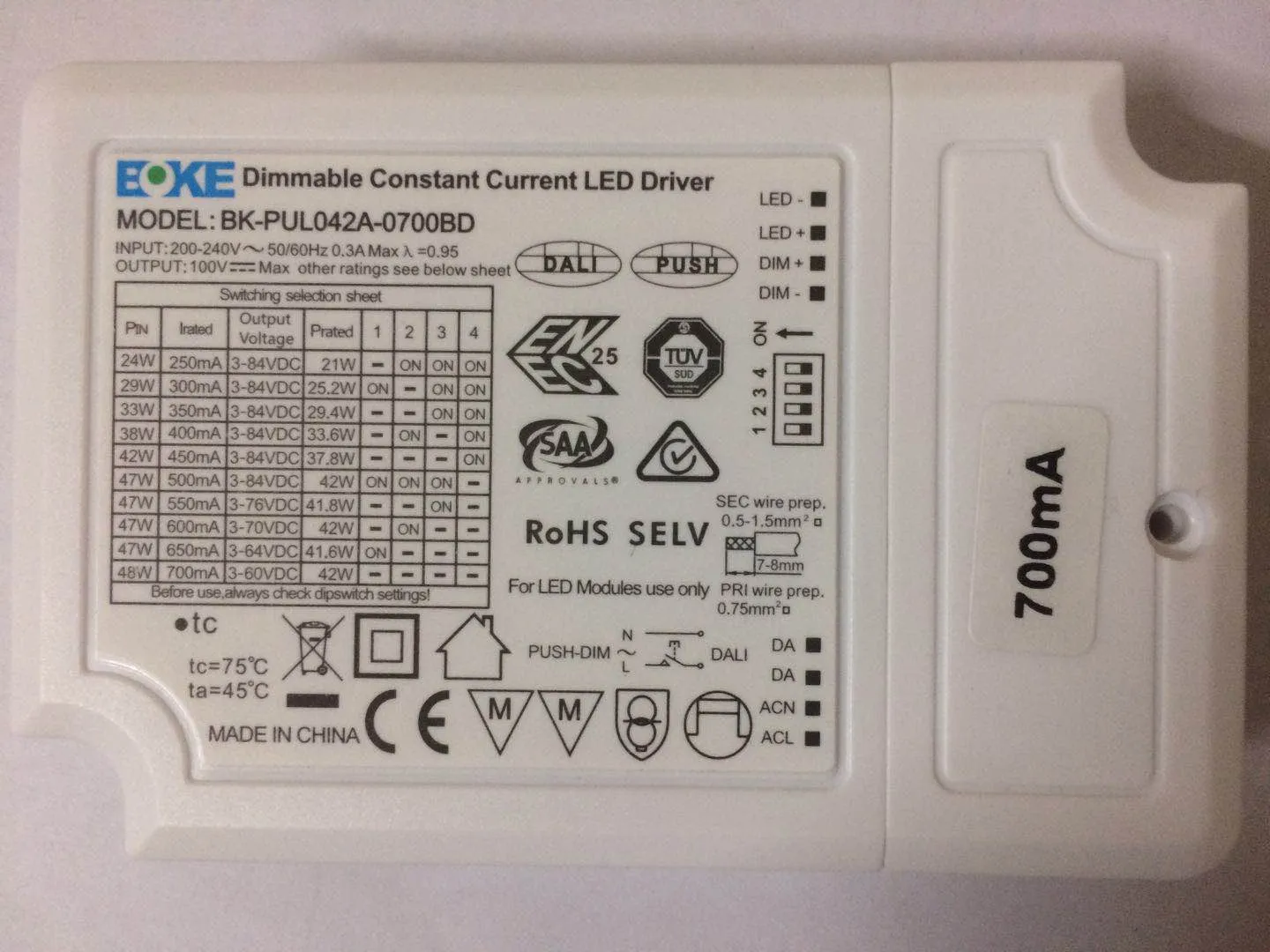 Dali Dimmable 드라이버 Dali/Push 버튼 디머 24W/33W/40W/48W/60W DALI/PUSH/PWM 드라이버 깜박임 출력 없음 3-84V 250-700MA