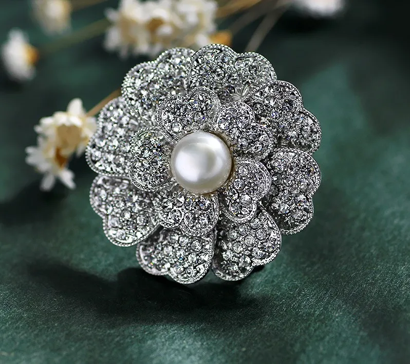 Vintage Pearl Rhinestone Kwiat Broszka Pin Silver-Plate Alloy Faux Diament Rorew dla Bridal Wedding Costume Party Dress Pin Prezent 2016