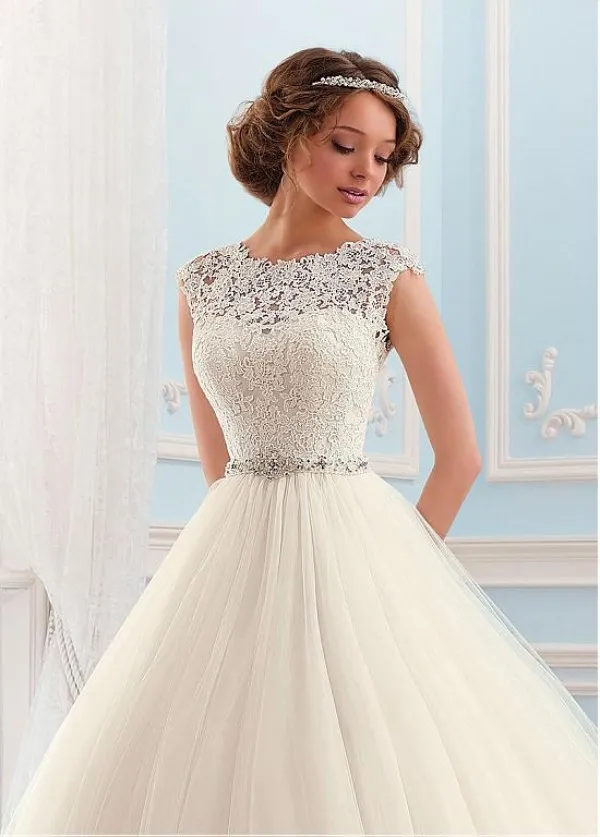 Cheap Ball Gown Puffy Wedding Dress Sheer Lace Jewel Neck Sleeveless Open Back Tulle Bridal Gowns with Beaded Belt Sweep Train