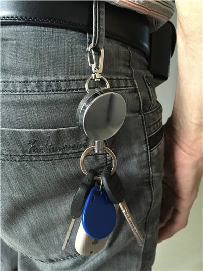 Tragbarer, ausziehbarer Schlüsselanhänger aus Metall, Schlüsselrolle, Ausweishalter mit Gürtelclip und Edelstahlkabel B109Q