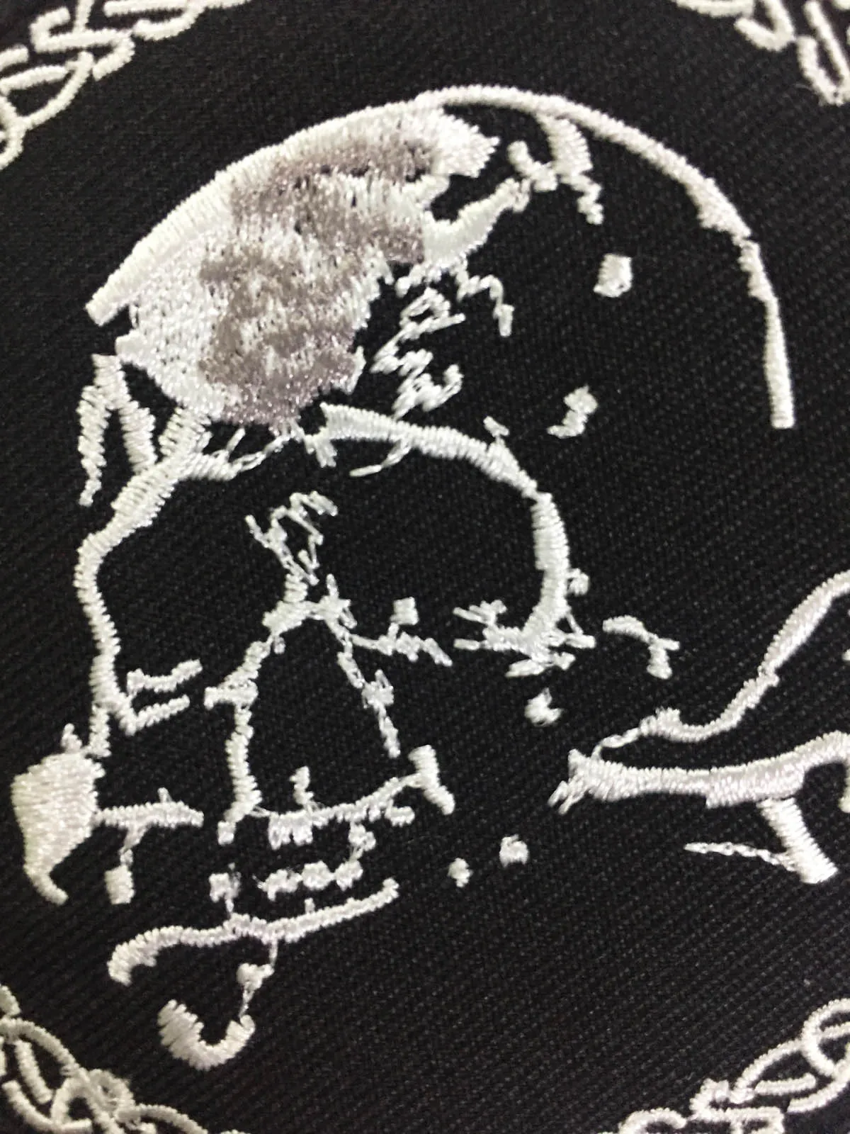 Skalle Bones Crossbones Broderi Patch Motorcykel Biker Club MC Framjacka Applique Iron Sew på Badge 3,5 tums Gratis frakt