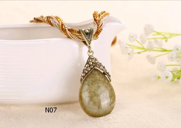 Chinesische nationale Art-Schmucksache-Tropfen-hängende Halsketten mit tschechischem Diamantrhinestone-Korn und Seil-Kette Mischungsauftrag