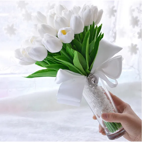 Flores baratas que sostienen tulipanes blancos Ramos de novia blancos 35PCS  con lazo adornado paquete de
