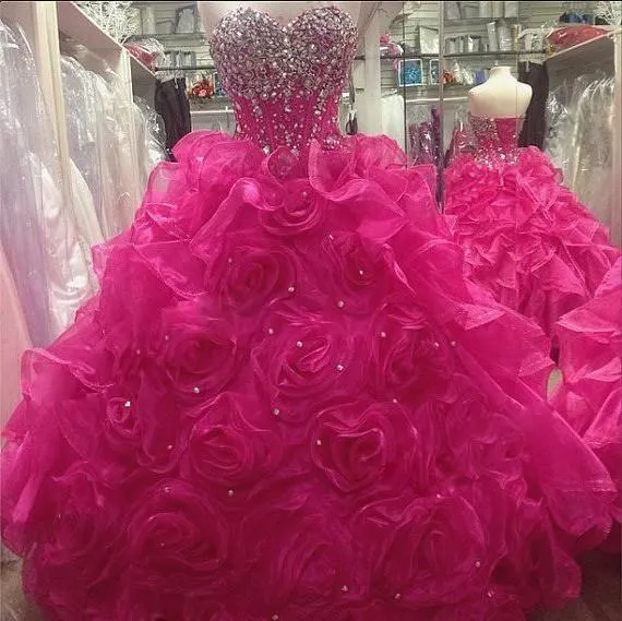 2020 Ny Elegant Hot Pink Quinceanera Klänningar Bollklänning med Lace-up Beaded Crystal Golvlängd Prom Party Sweet 16 Debutante Gowns