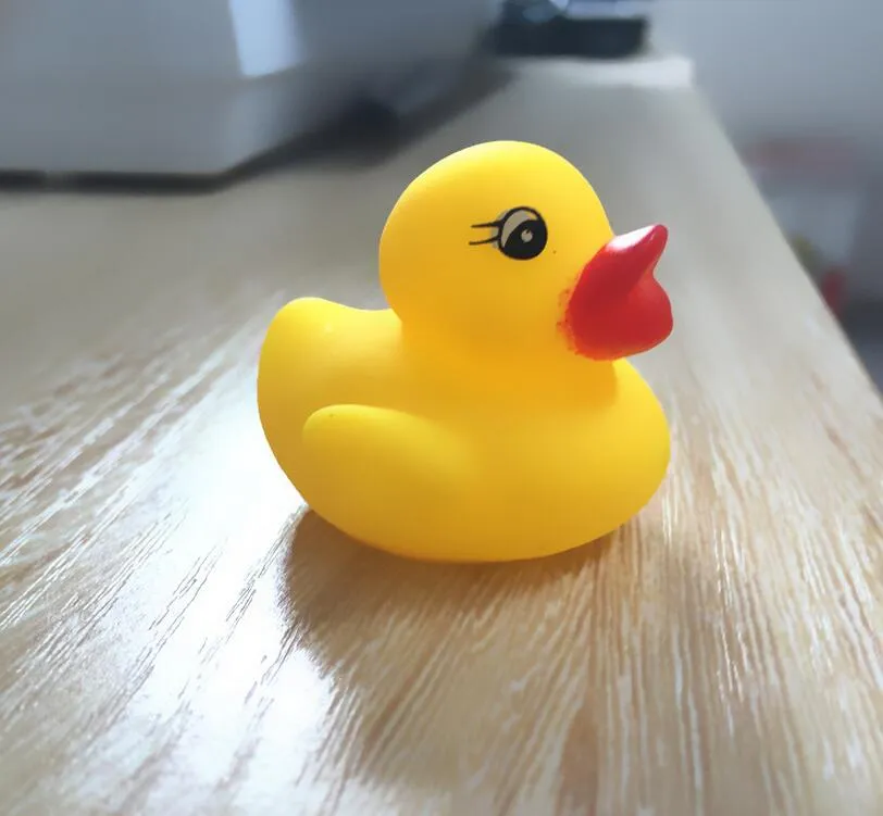 Matière plastique et plastique PVC Type drôle jouets de canard en caoutchouc bébé piscine jouet mini canard jaune bruiteur jouet canard livraison gratuite