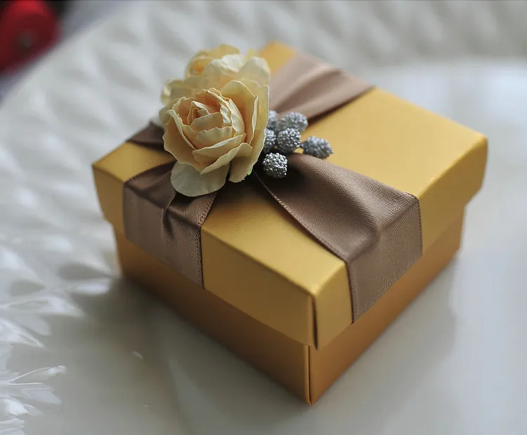 10 stücke Elegante goldene Süßigkeitenbox mit Goldrose und Band Hochzeit Geschenk Party Favor Boxen Neu