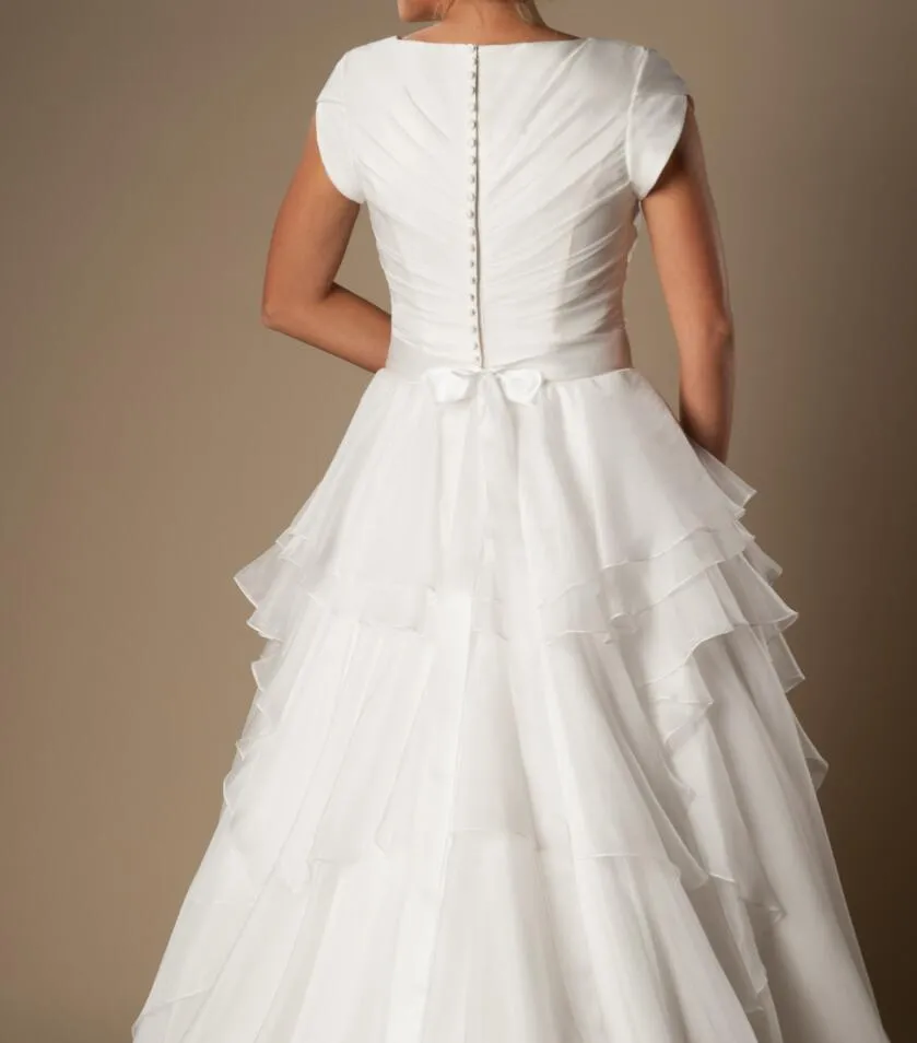 Modern Short Sleeves Modest Wedding Dresses Cap Sleeves V Neck Buttons Tiered Organza Bridal Gowns A-line Inexpensive Wedding Gowns