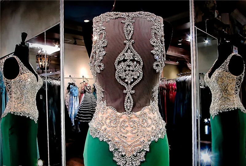 Emerald Green Jersey Avondjurk Naakt Lijfje met Kristallen V-Neck See Through Prom Dress Mermaid Pageant Jurk
