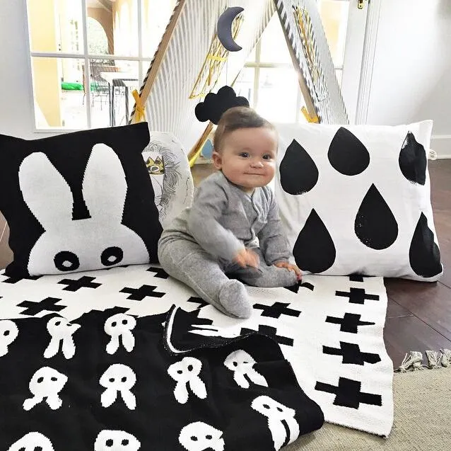 DHL ins Baby Blanket Black White Cute Rabbit Swan Cross Knitted Plaid For Bed Sofa Cobertores Mantas BedSpread Bath Towels Play Mat Gift