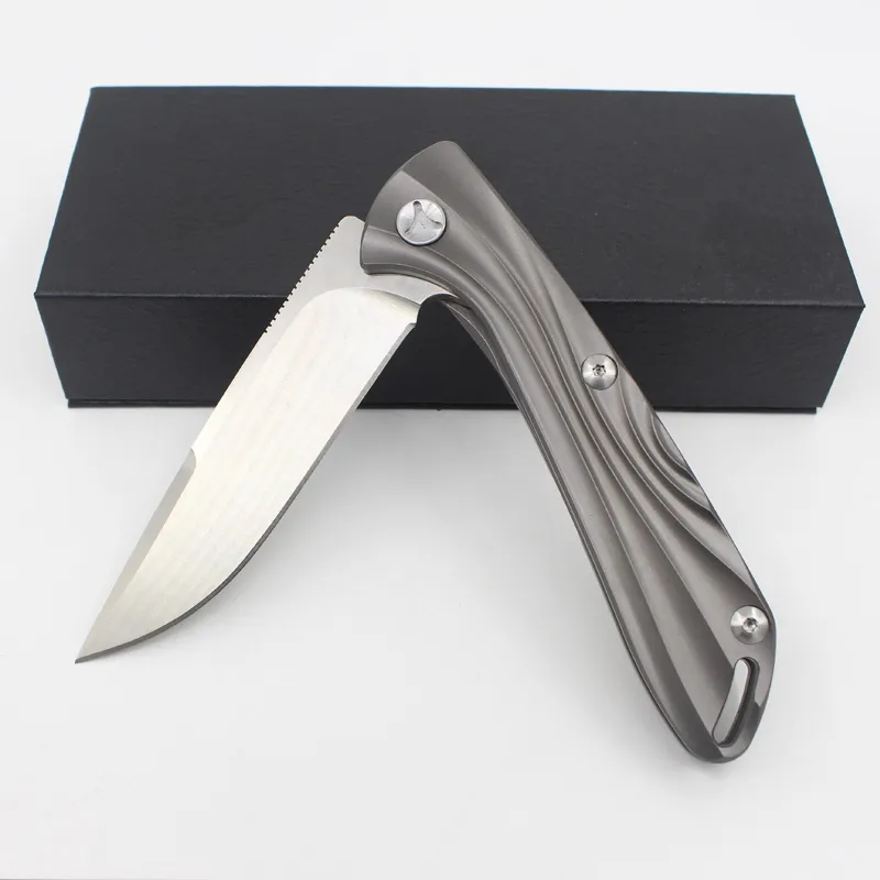 High End New Design D2 Steel Flipper Folding Kniv 60hrc Satin Svart titnas handtag EDC Pocket Kniv Presentsamlingsbara knivar