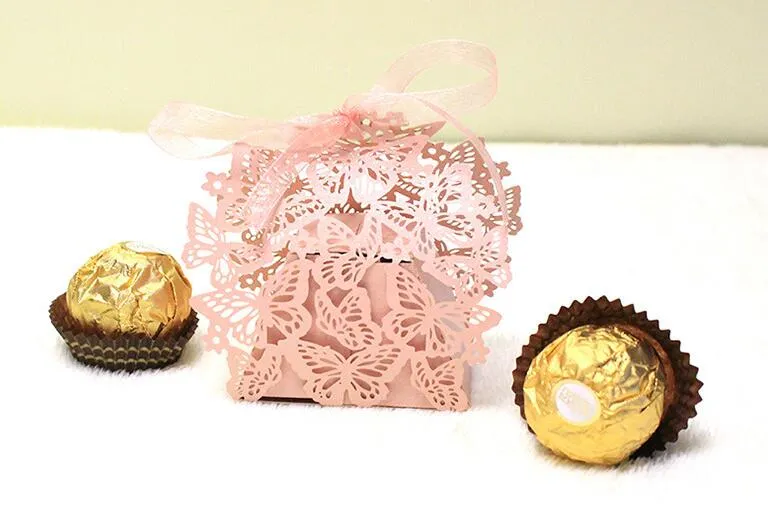 100 stks Laser Cut Hollow Butterfly Candy Box Chocolates Dozen met Lint voor Bruiloft Baby Shower Gunst Gift