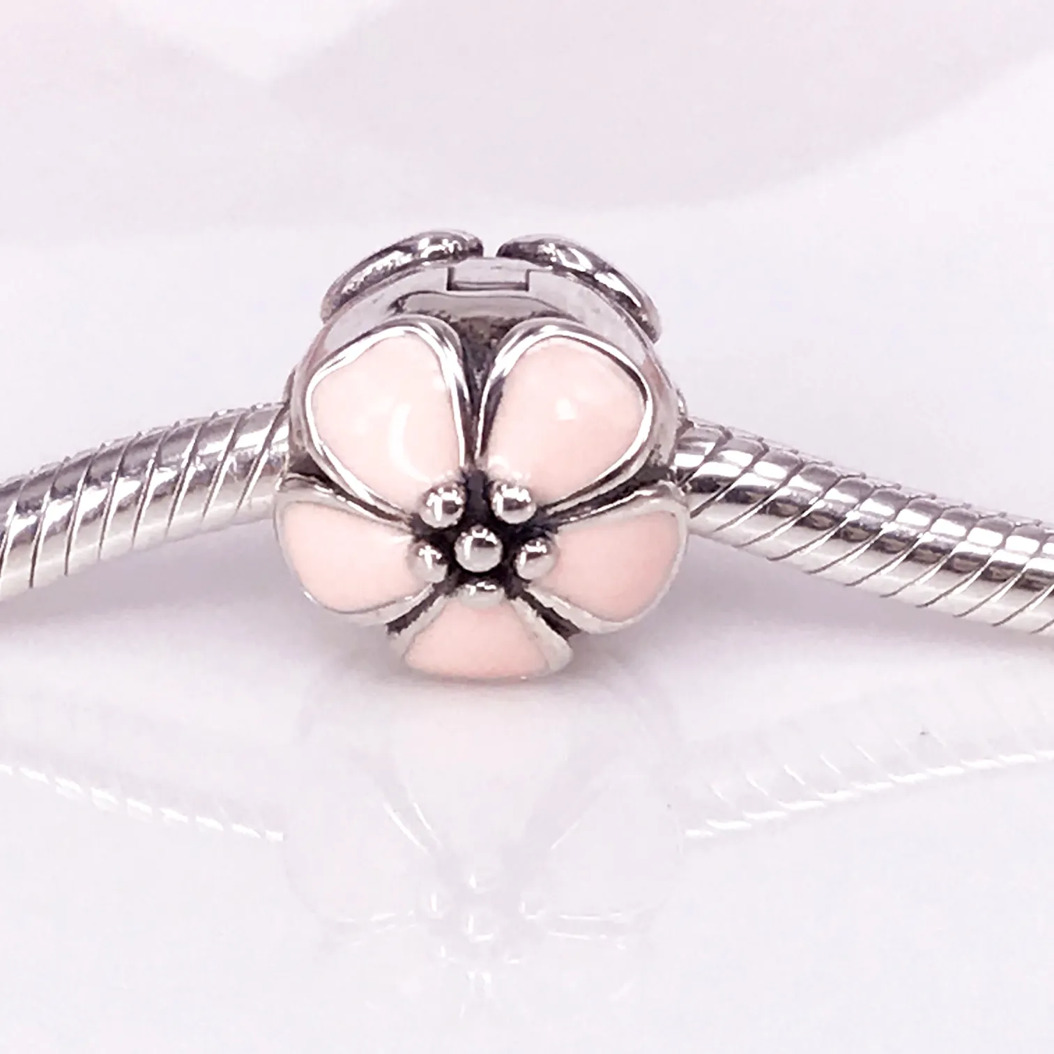 Autentico fiore di ciliegio in argento sterling 925, clip smaltate rosa adatte per bracciale Pandora fai da te 791041EN40