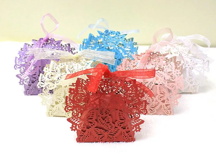 Scatole di cioccolatini con scatola di caramelle a farfalla vuota tagliata al laser da 100 pezzi con nastro per regalo di favore per la festa di nozze