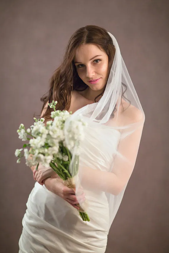 Caldo elegante di alta qualità migliore vendita punta delle dita romantico bianco avorio bordo tagliato velo pezzi per la testa da sposa per abiti da sposa