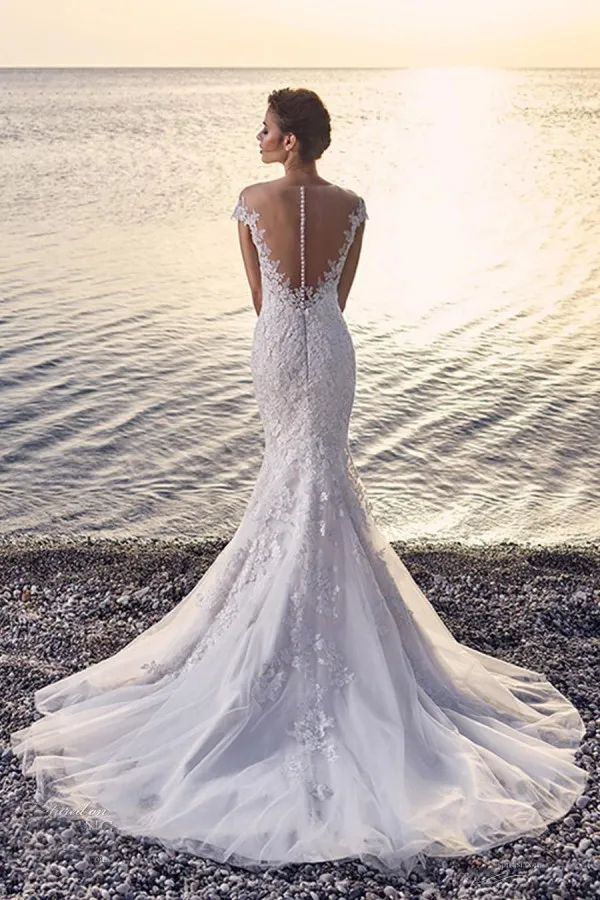 Strand Lace Mermaid Bröllopsklänning 2019 Sexig passform och flare Se igenom Tillbaka Appliques Tulle Bridal Gowns med Sheer Shoulder Cap Sleeve Button