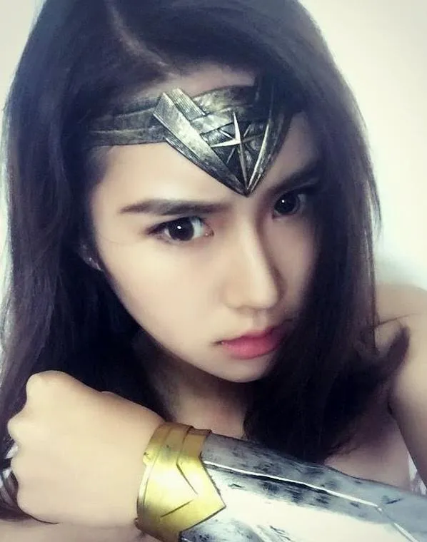 Weihnachten Wonder Woman Stirnband Tiara Krone Kopfschmuck Cosplay Kopfbedeckung Comic Kostüm Requisiten Requisite Gold Silber Party Event Gastgeschenk