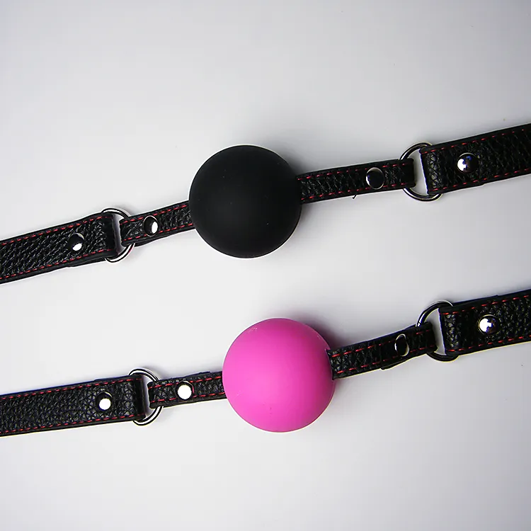 Mordaça de bola de silicone de tamanho padrão com pulseira de couro 2 cores escolha adulto escravo bondage gags jogar brinquedo sexual7509048