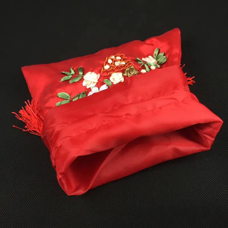Sacchetti regalo con coulisse ricamati in nastro fatto a mano in tessuto bomboniere festive in raso con nappe tè, caramelle e lavanda