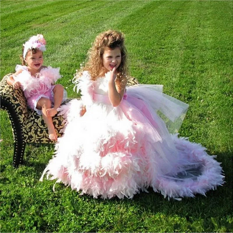 Charming Pink Ball Gown Flower Girl Dresses Luxury Feathers Sweep Train Tulle Girls Pageant Dresses First Communion Dresses Custom Made