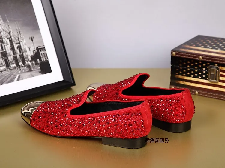 Top Verkauf Gold Toe Schwarz Rot Männer Hochzeit Party Schuhe Oxfords Kristall Italienische Männer Schuhe Klassische Casual Schuhe Oxfords Sapatos masculinos Mujers