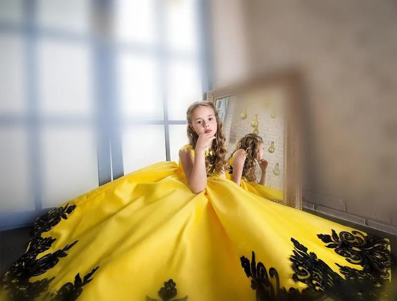 Elegante Vestito Da Ragazza Di Fiori Con Applique In Pizzo Giallo E Nero Da 84 25 DHgate