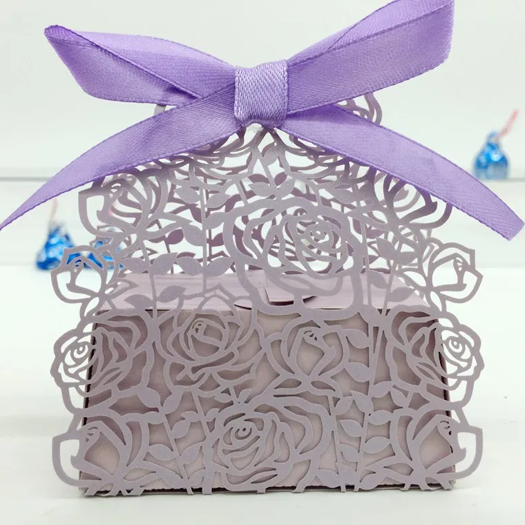 Design-3 100 sztuk Laser Cut Hollow Rose Flower Candy Box Chocolates Pudełka ze wstążką do Wesele Party Baby Shower Favor Prezent