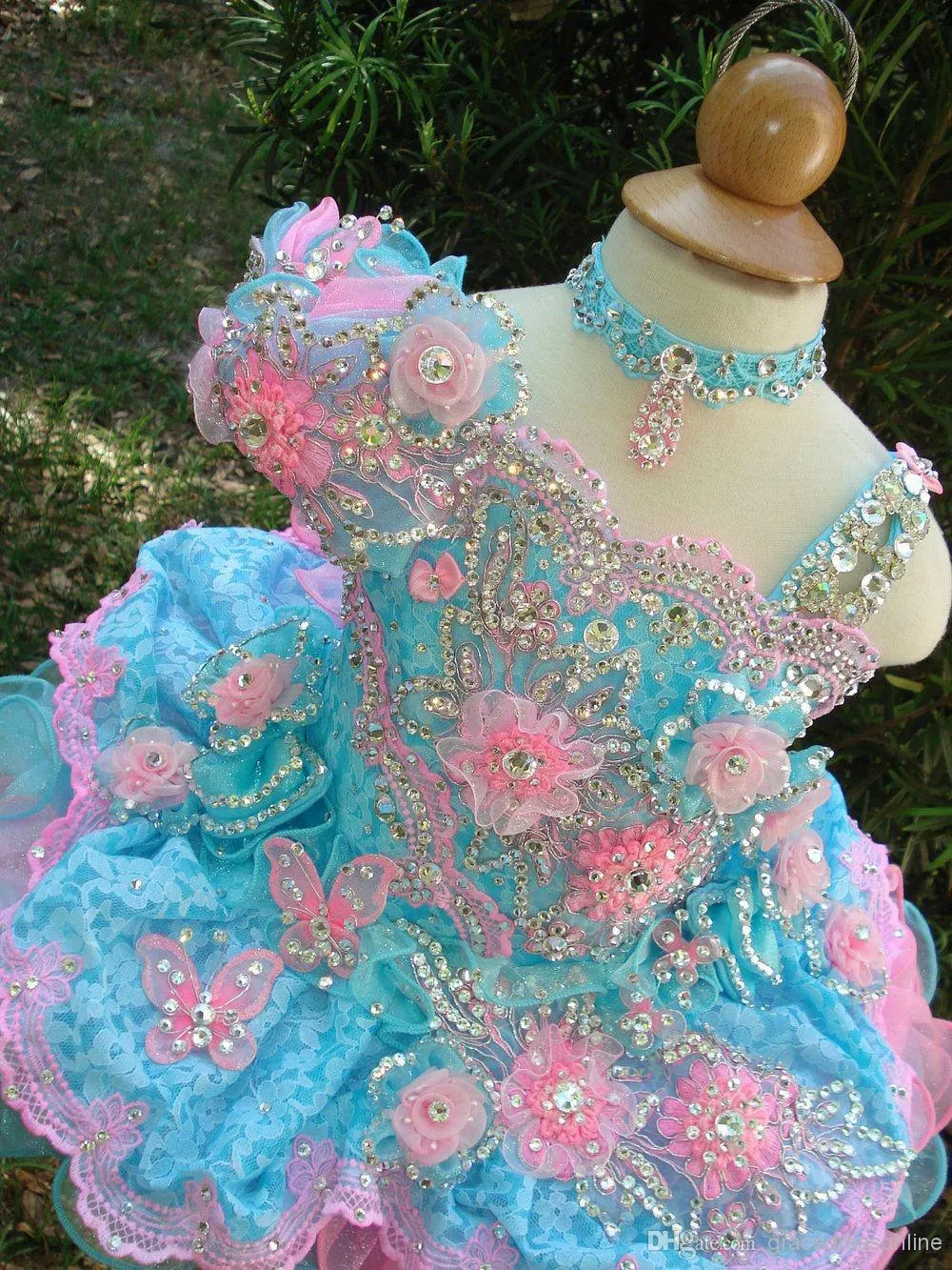40% Sevimli kızın Cupcake Pageant Elbiseler Balo Dantel Çiçek Kız Elbise El Yapımı Çiçekler Boncuk Kristalleri Katlı Yürüyor Elbise