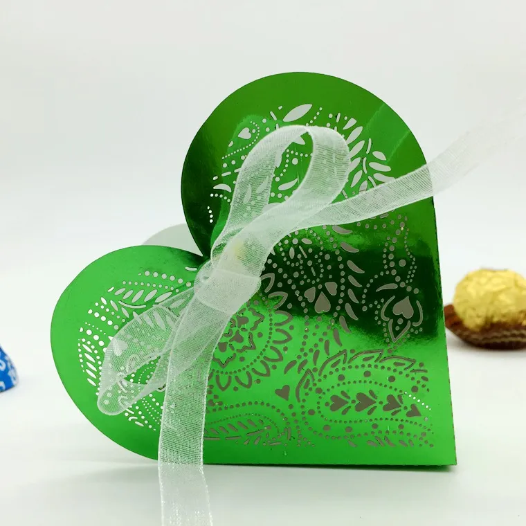 100 scatole di cioccolatini con scatola di caramelle a forma di fiore a forma di cuore vuoto con taglio laser con nastro regalo di favore baby shower