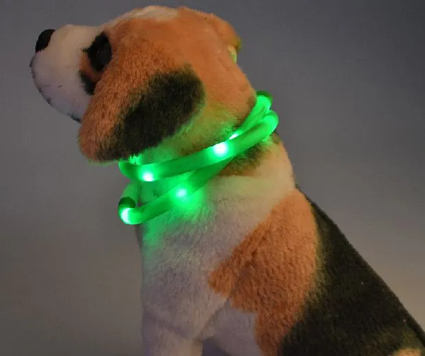 Nyaste Klipp USB Charge Dog Training Collar LED Utomhus Lysande Laddare Pet Dog Collar Light Justerbara LED Blinkande hundkrage