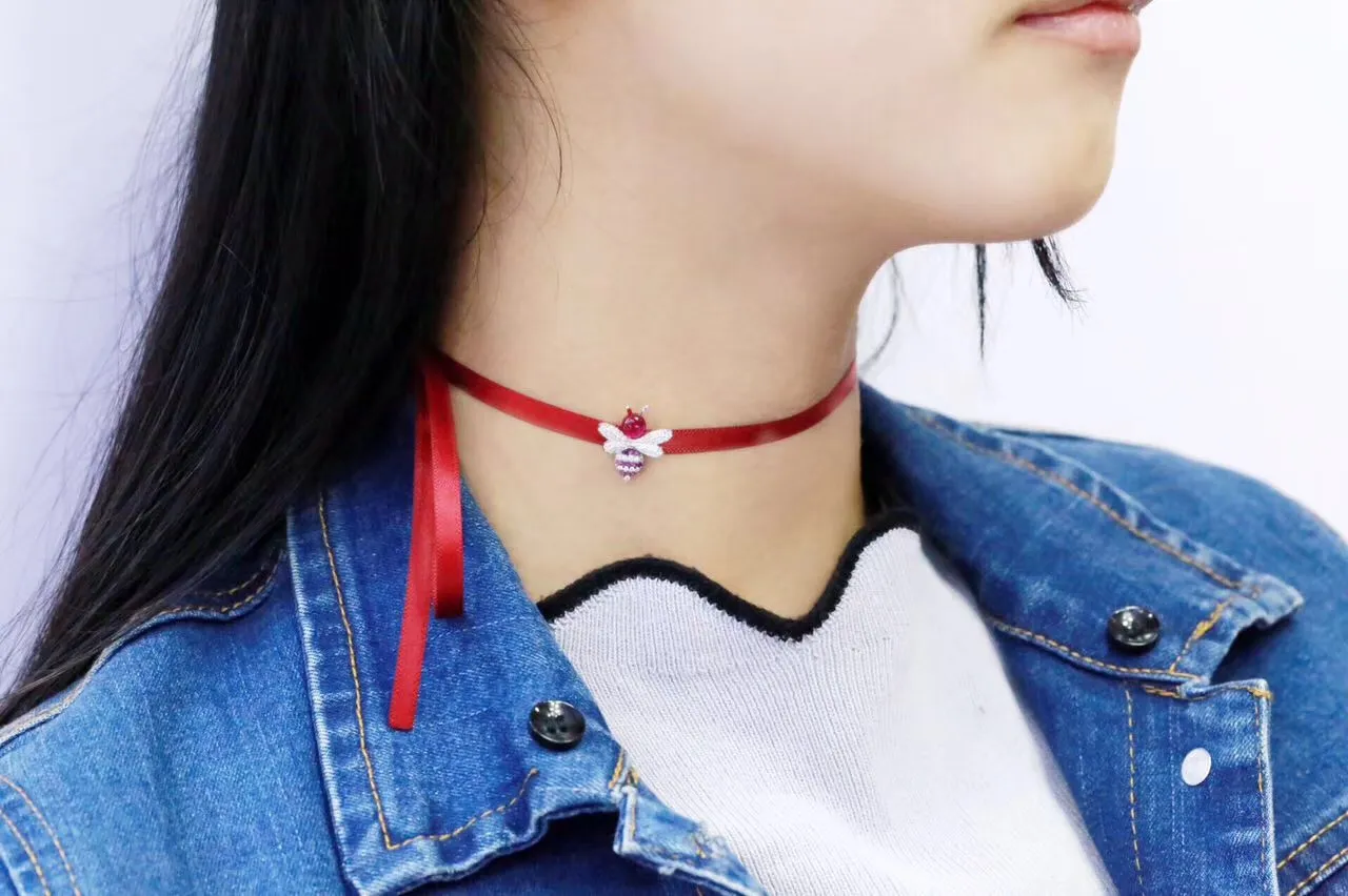 Nytt rött sidenband Choker -halsband Red Corundum Bee Bar Chokers Halsband för kvinnliga krage Mujer Collier Ras du Cou Choker Brace6393417