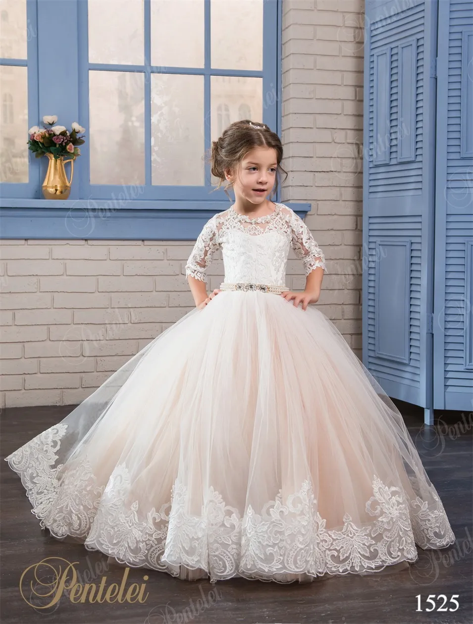 Cheap Flower Girls Dresses 2021 Pentelei with 3/4 Long Sleeves and Lace-Up Back Appliques Tulle Ballgown Little Girls Gowns for Party Prom